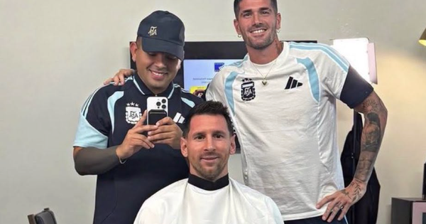Hi88 cược bóng đá: Rodrigo De Paul ‘bám càng’ Messi đến tiệm cắt tóc trước đại chiến Argentina – Áo - hình ảnh - hi88vipvn.com Hi88 cược bóng đá: Rodrigo De Paul ‘bám càng’ Messi đến tiệm cắt tóc trước đại chiến Argentina – Áo - hình ảnh - hi88vipvn.com