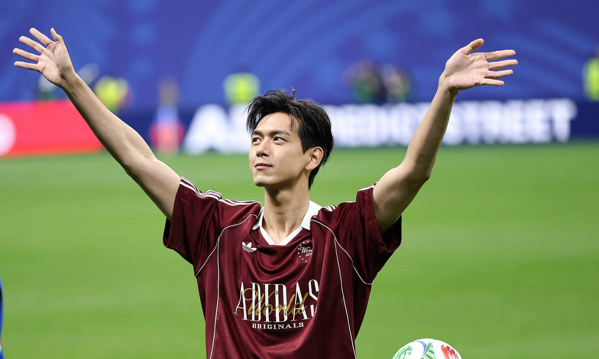 Tài tử Lý Hiện gây sốt trên sân bóng World Cup: góc nhìn mới cho người chơi Việt - hình ảnh - hi88vipvn.com Tài tử Lý Hiện gây sốt trên sân bóng World Cup: góc nhìn mới cho người chơi Việt - hình ảnh - hi88vipvn.com