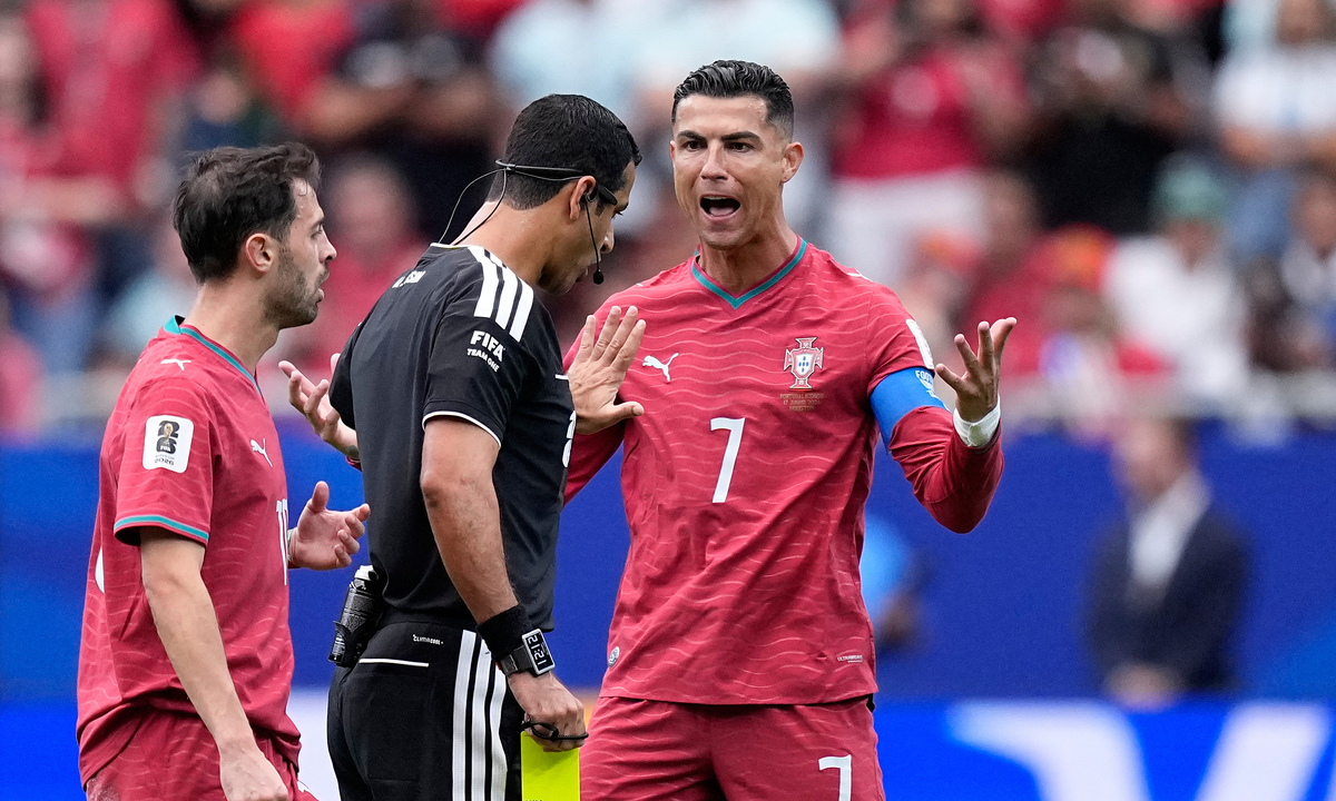 Hi88 cược bóng đá: Ronaldo chỉ được chấm 3 điểm trong trận ra quân World Cup 2026 - hình ảnh - hi88vipvn.com Hi88 cược bóng đá: Ronaldo chỉ được chấm 3 điểm trong trận ra quân World Cup 2026 - hình ảnh - hi88vipvn.com